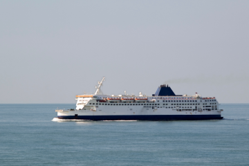 Launching compelling entertainment on smaller vessels